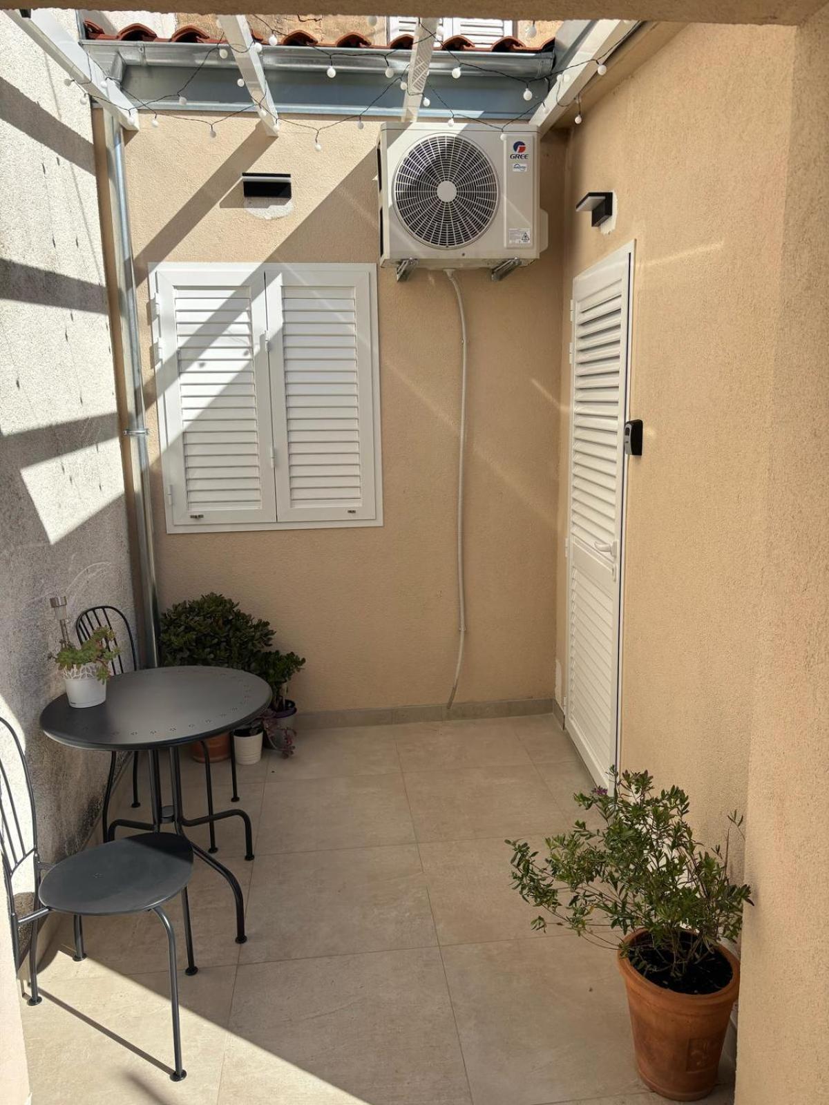 Apartment Ana Vis Zewnętrze zdjęcie